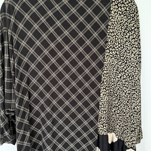 Alembika Black Top with Cream Floral Trim - Picture 3 of 3